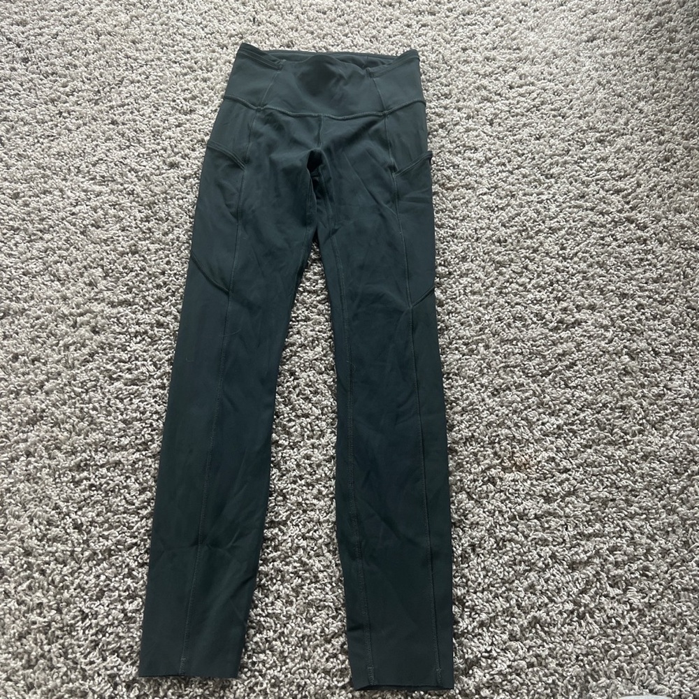 Super cute lululemon align leggings! I love these so much! Super comfy!